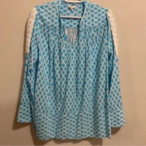 Crown & Ivy Size Small Aqua White Print Tunic Top